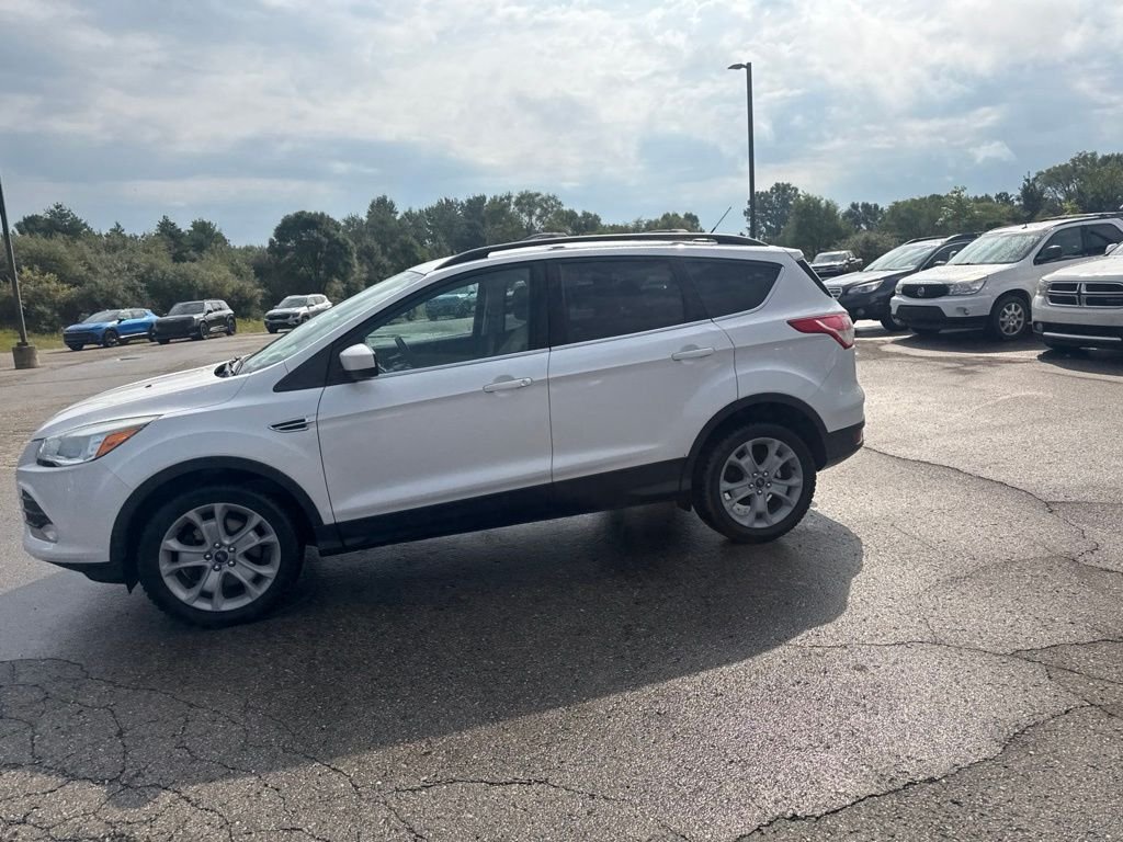 Used 2013 White Platinum Ford SE image 2