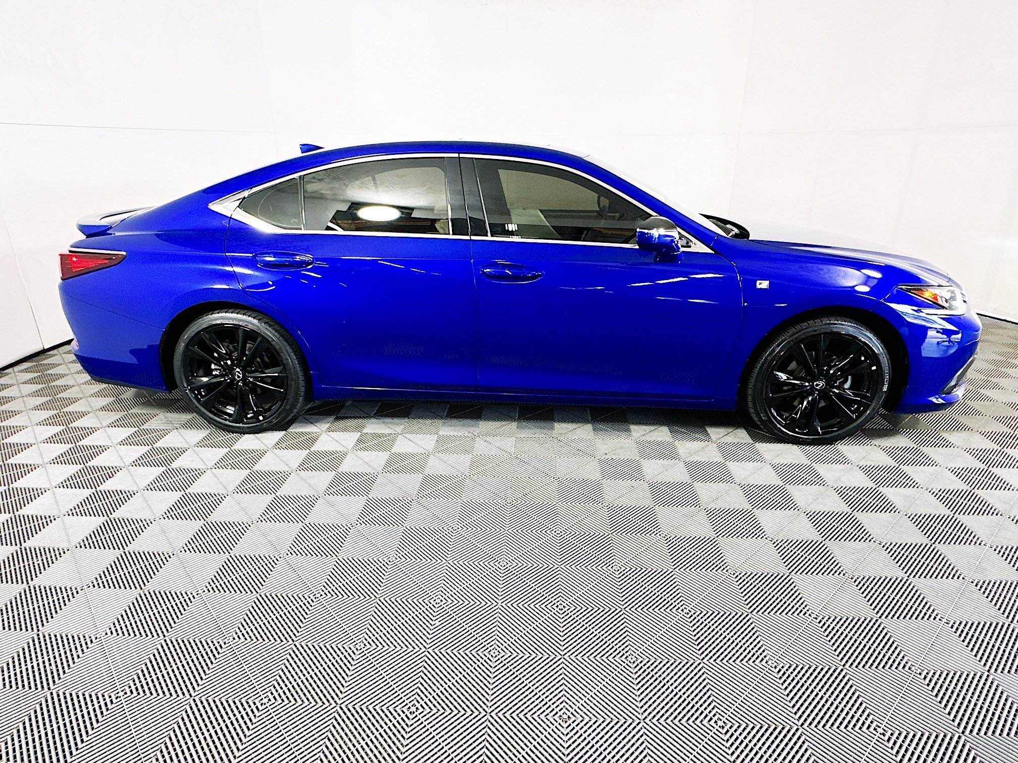 2023 Lexus ES thumbnail 4