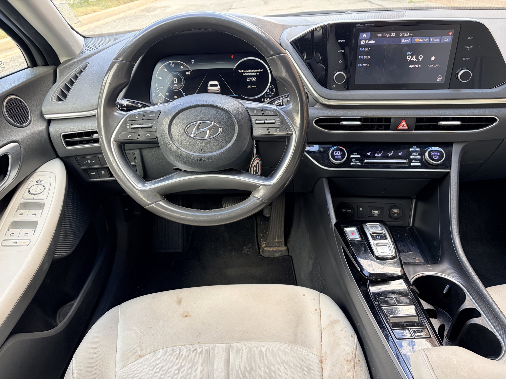 Used 2022 Hampton Gray Hyundai SEL image 12