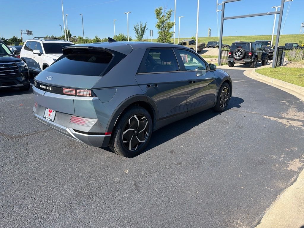 Used 2023 Green Hyundai SEL image 7