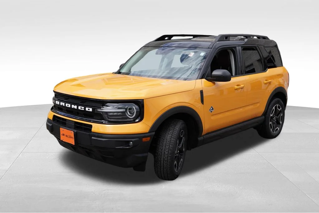 Used 2022 Cyber Orange Metallic Tricoat Ford Outer Banks image 11