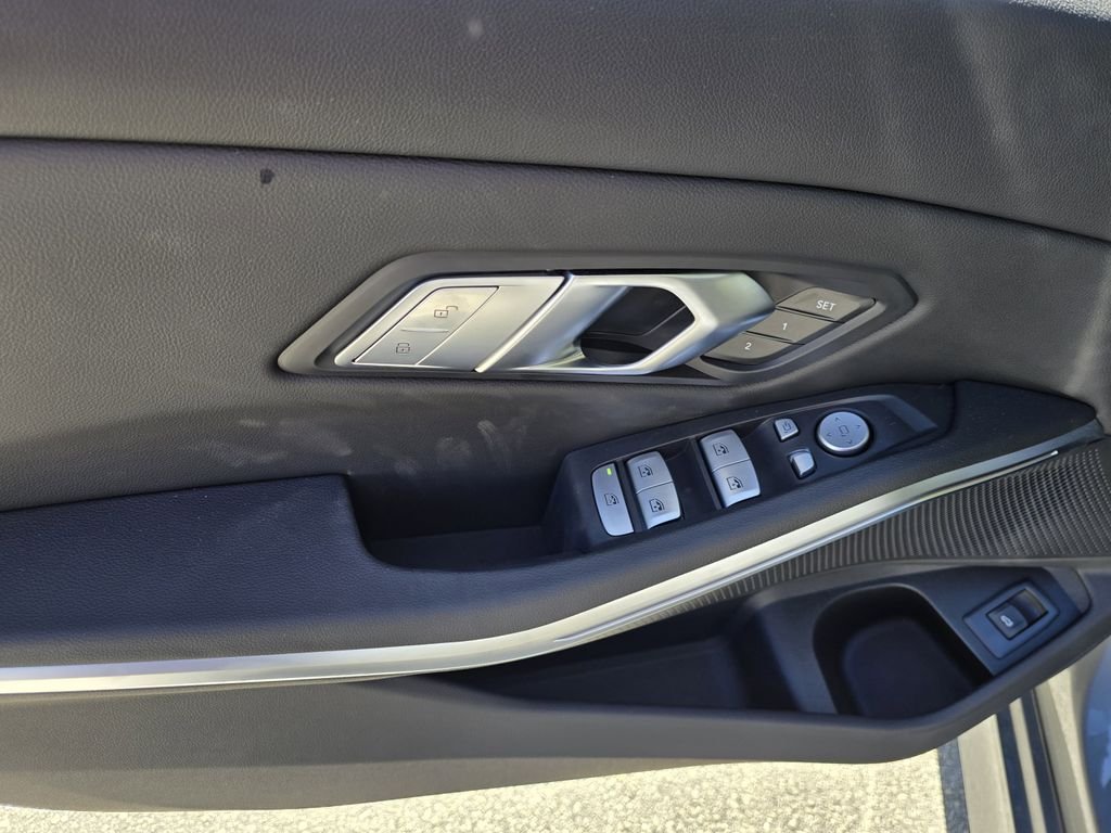 2025 BMW 3 Series 330i - Photo 16