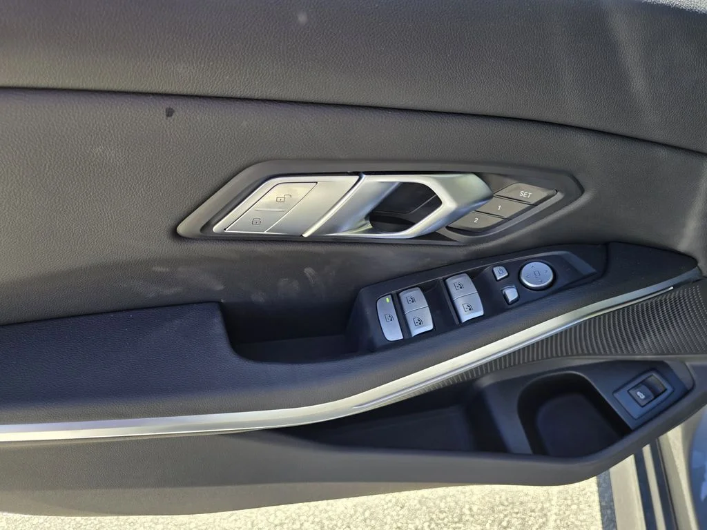 2025 BMW 3 Series 330i - Photo 16