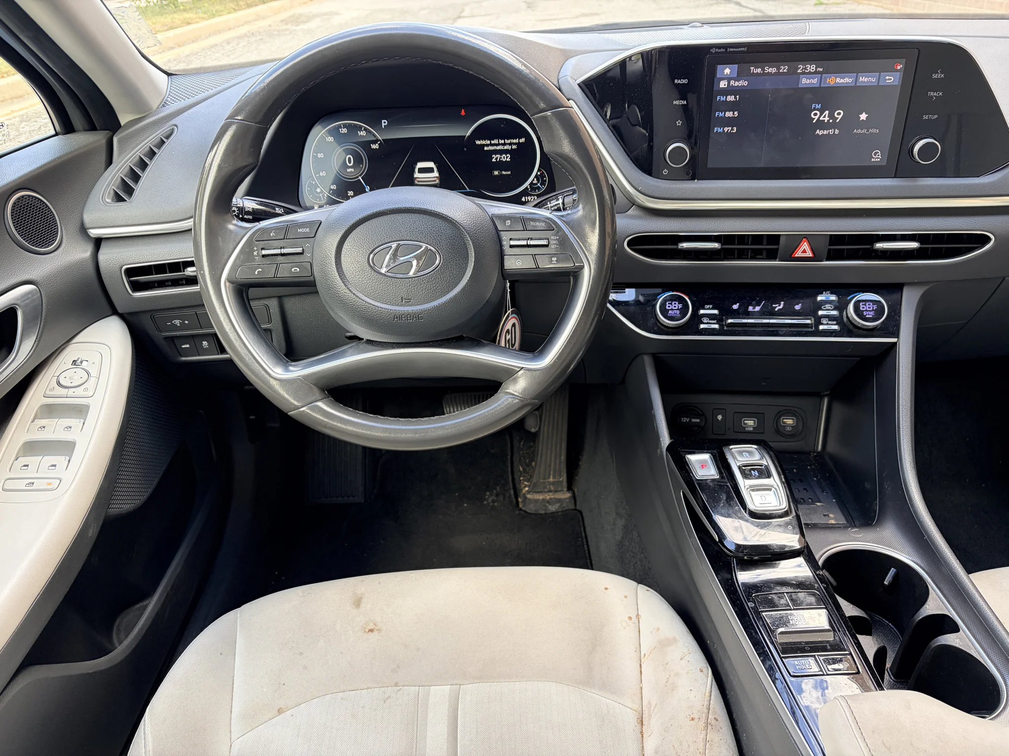 Used 2022 Hampton Gray Hyundai SEL image 12