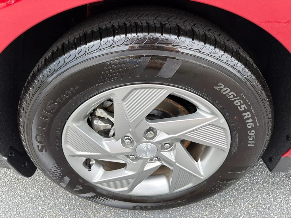 Used 2025 Red Hyundai SE image 17