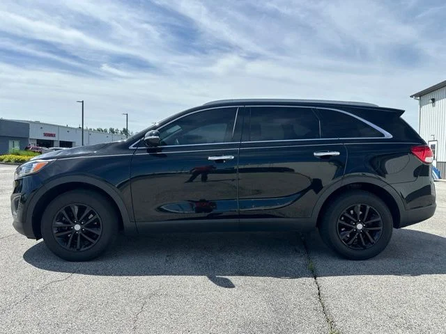 Used 2016 Black Kia LX image 9