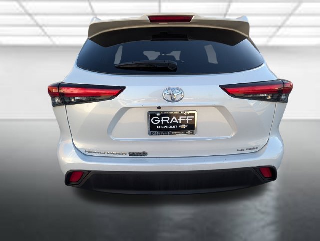 Used 2023 Off-white Toyota LE image 30