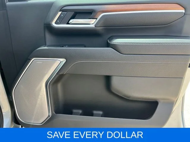 Used 2025 Silver GMC Denali image 28