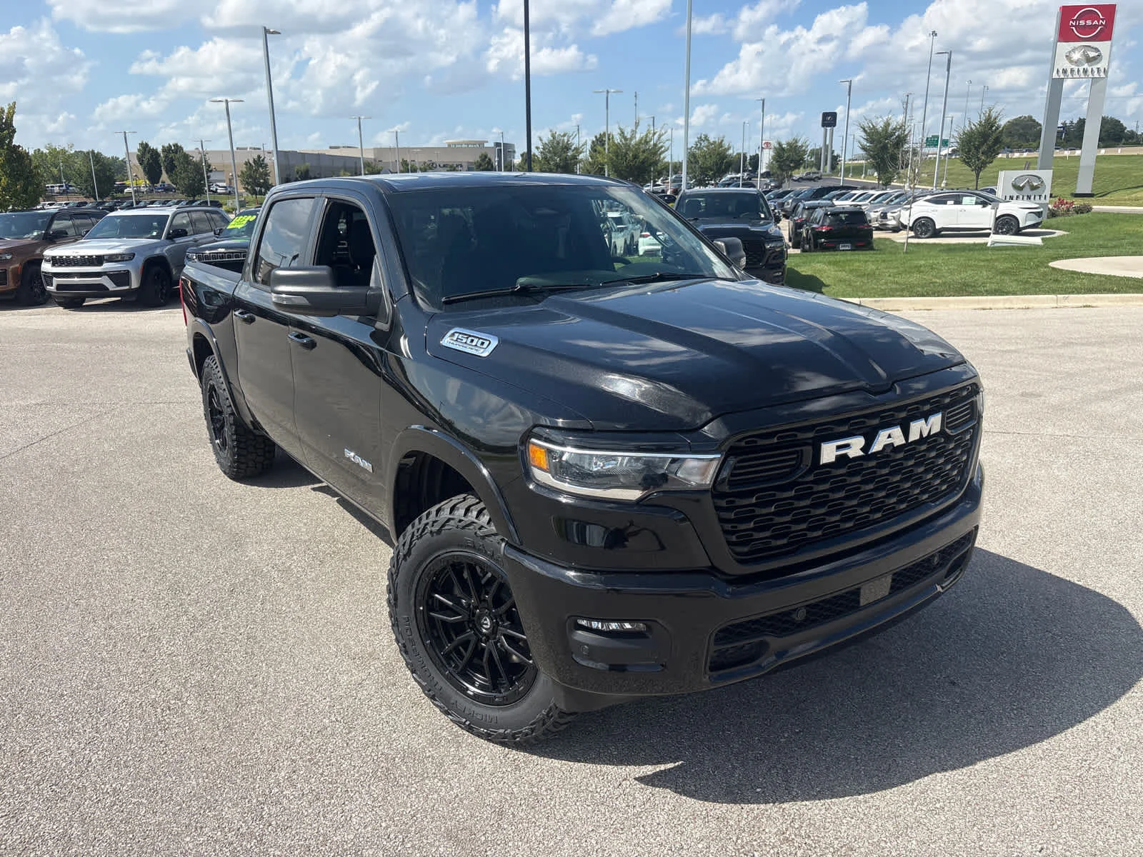 New 2026 Diamond Black Crystal Pearl-Coat Exterior Paint RAM Big Horn image 3