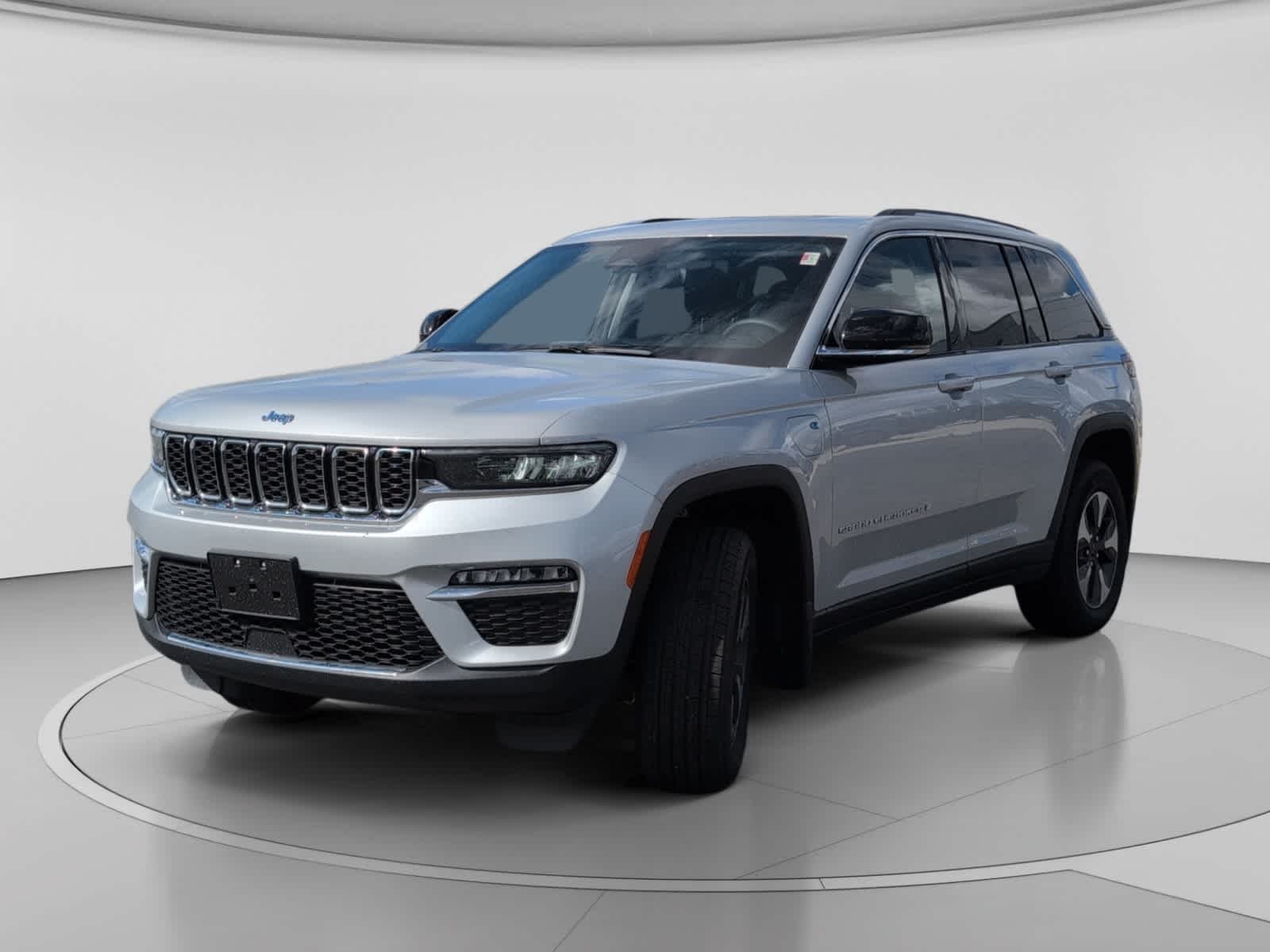 Used 2023 Silver Zynith Jeep  image 8