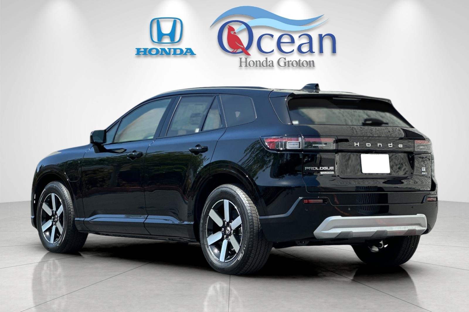 New 2025 Raven Black Honda Touring image 3