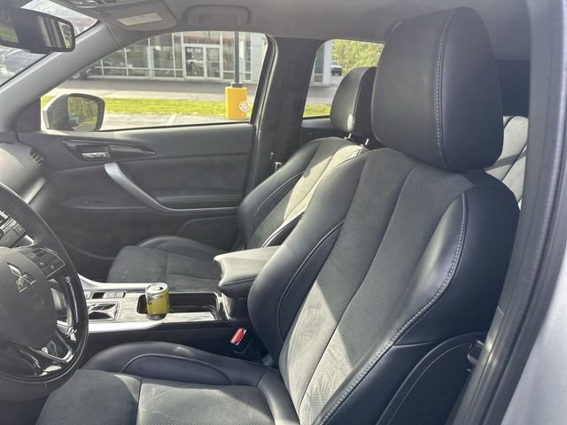 Used 2025  Mitsubishi SE image 15