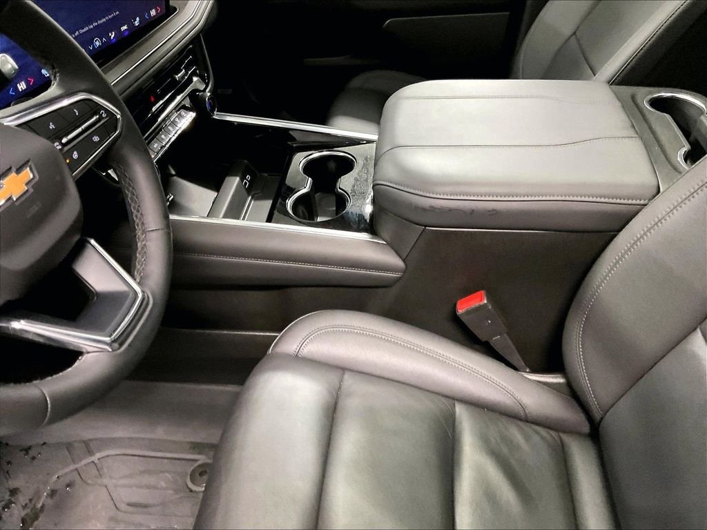 Used 2025 White Chevrolet LT image 21