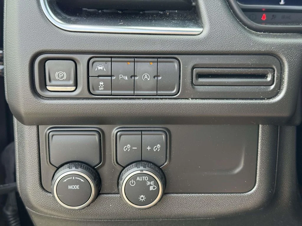 Used 2024 Black Chevrolet Premier image 27