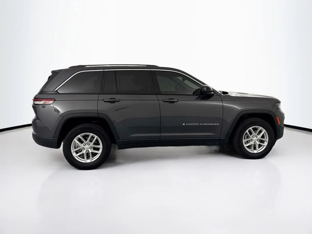 Used 2024 Gray Jeep Laredo X image 4