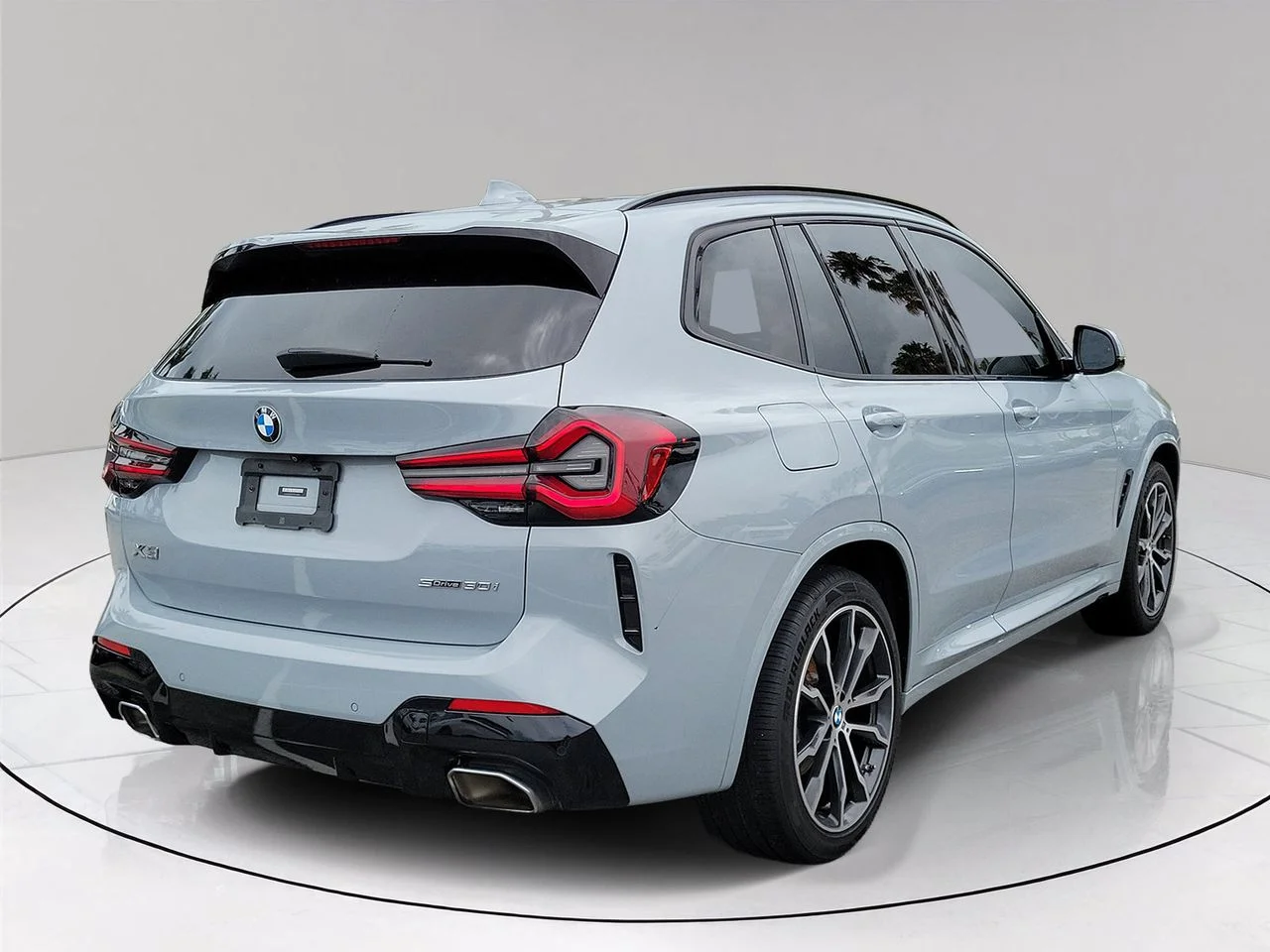 Used 2022 Gray BMW sDrive30i image 4