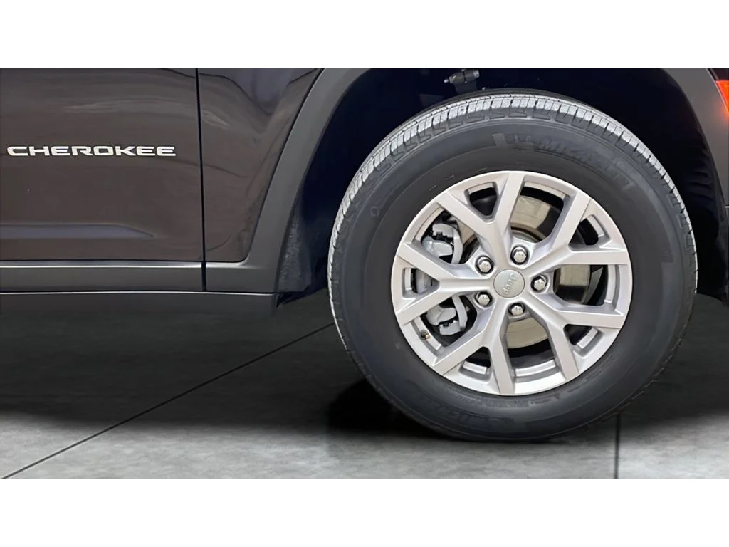 Used 2022 Ember Pearlcoat Jeep Limited image 20