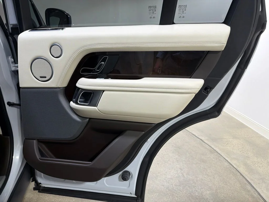 Used 2020  Land Rover HSE image 26