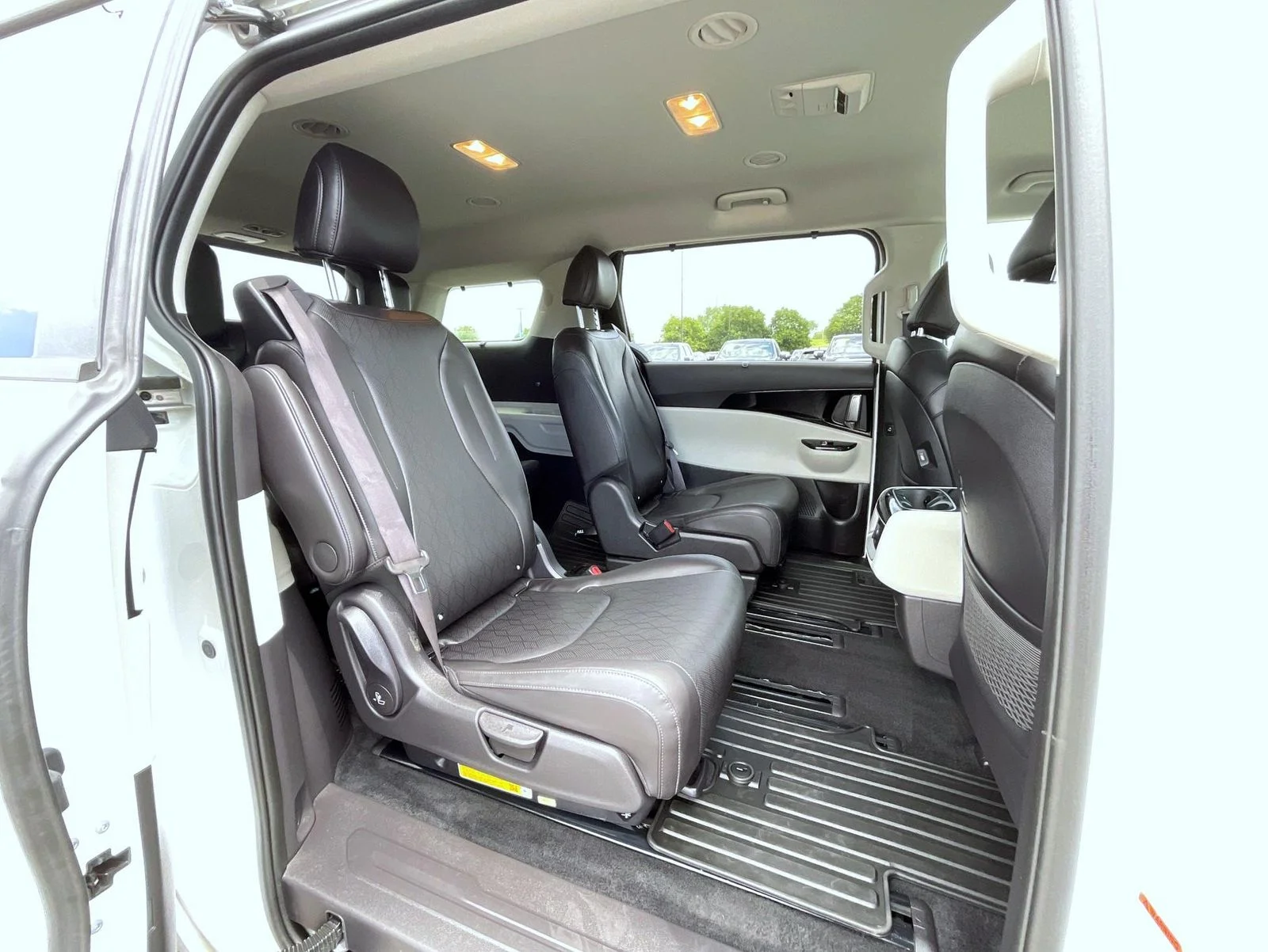 Used 2024 White Kia EX image 18
