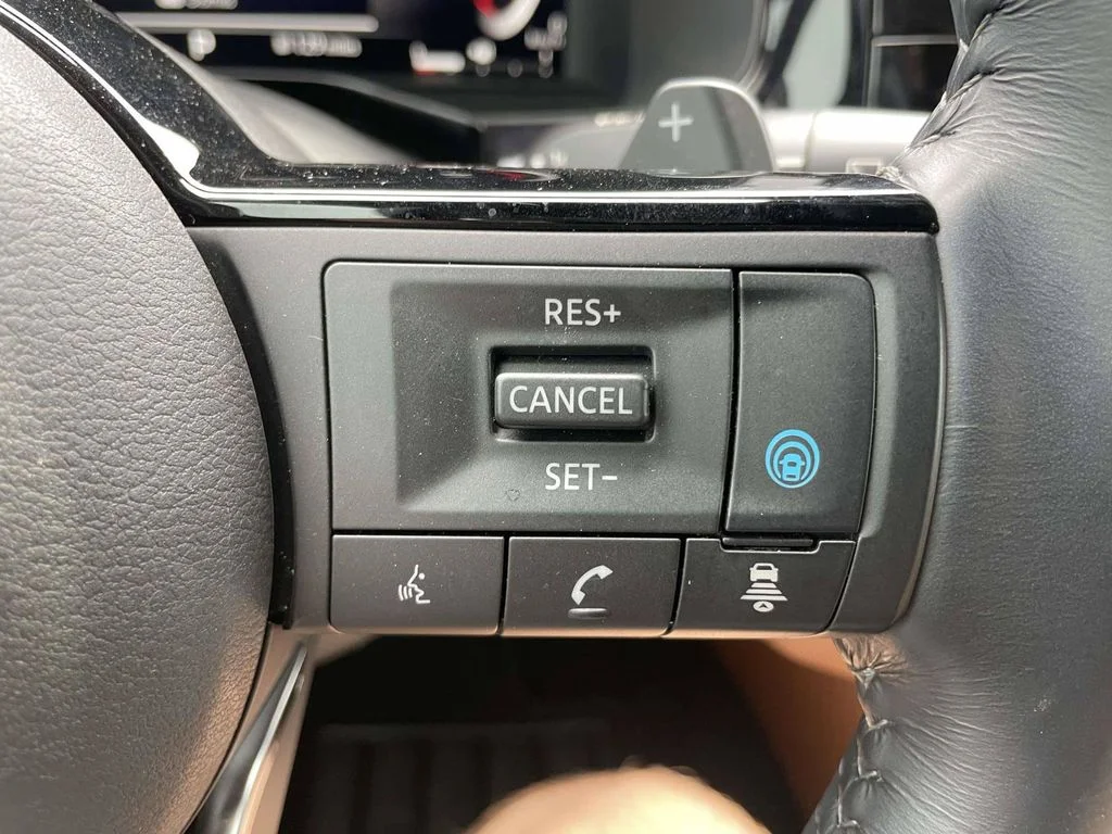 Certified Used 2023 White Nissan Platinum image 25