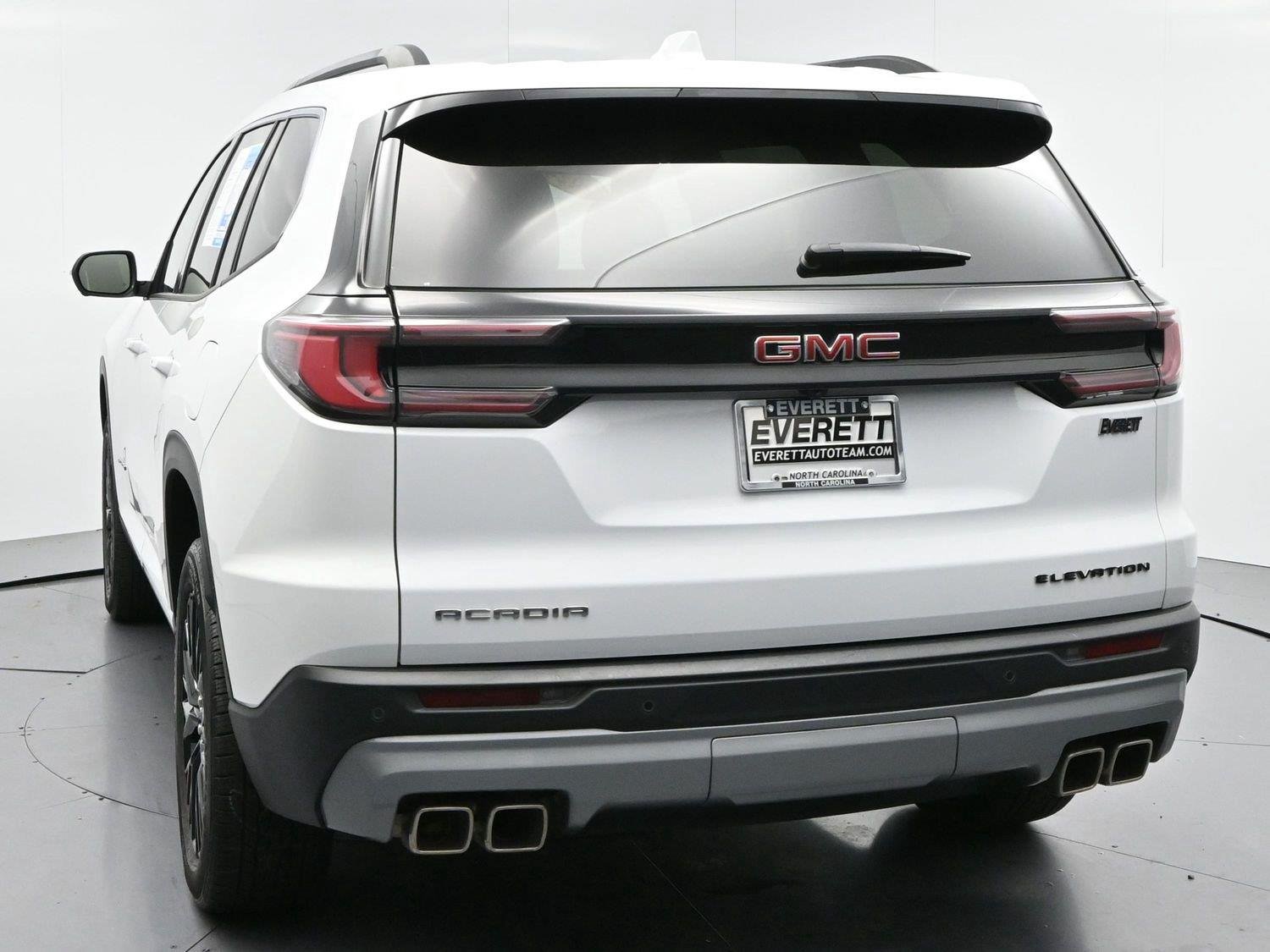 Used 2024 Summit White GMC FWD Elevation image 5