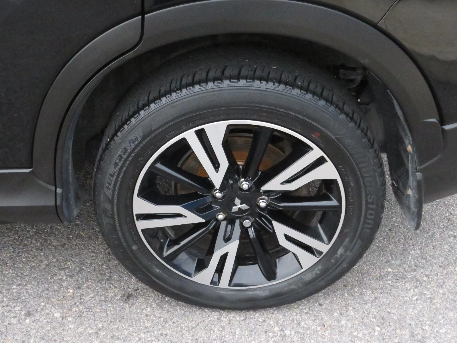 Used 2023 Black Mitsubishi SE image 16