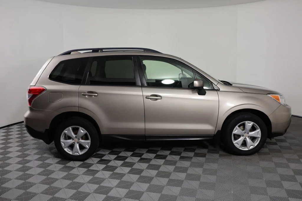 Used 2016 Burnished Bronze Metallic Subaru 2.5i Premium image 9