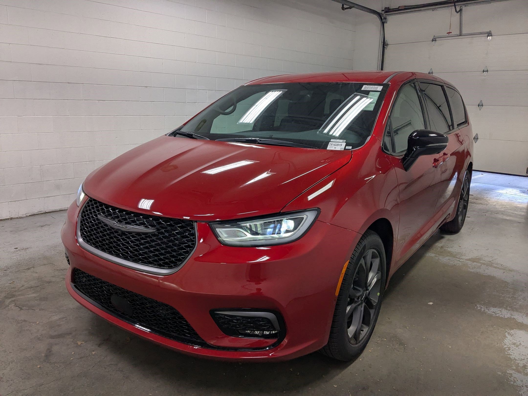 New 2026 Red Hot Pearl-Coat Exterior Paint Chrysler Select image 9