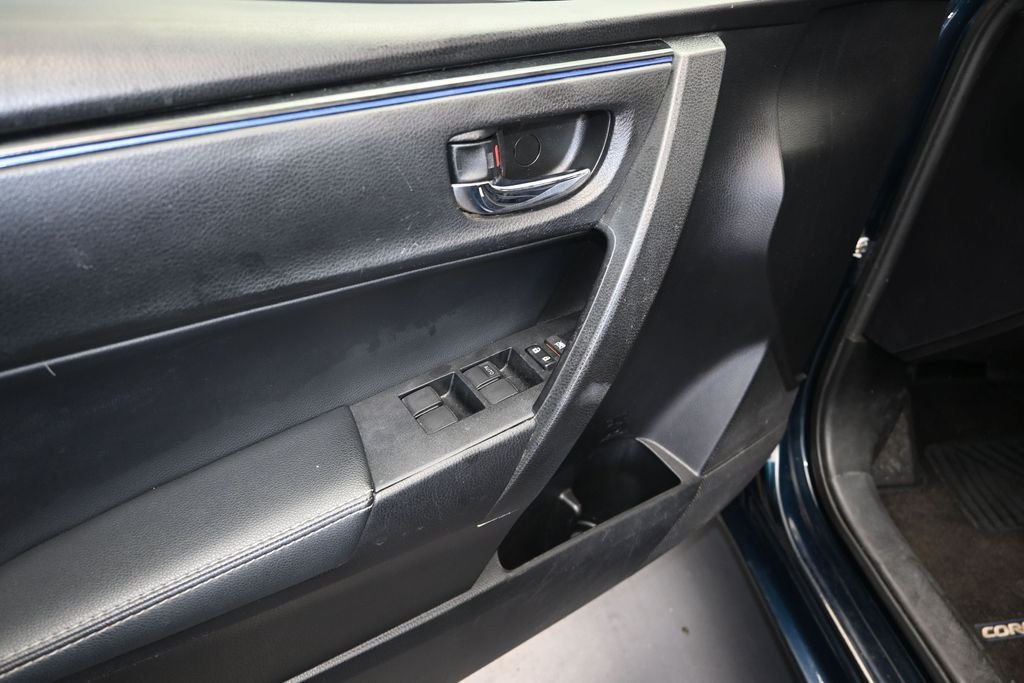 Used 2018 Blue Toyota SE image 11