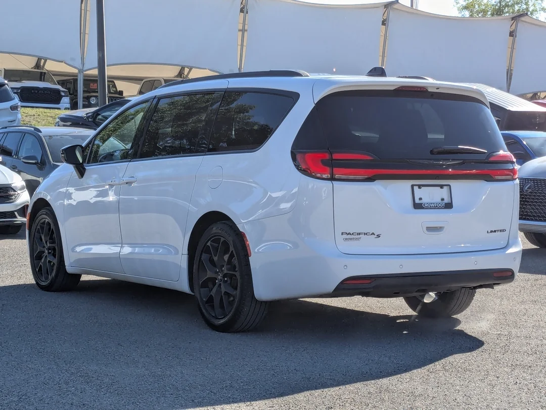 Certified Used 2025 White Chrysler Limited - - FWD - Nappa Leather - Adaptive Cruise - Full Sunroof - Heated Seat & Wheel & More! image 6