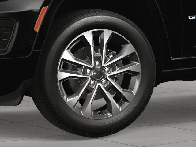 New 2024 Diamond Black Crystal Pearl-Coat Exterior Paint Jeep Overland image 12