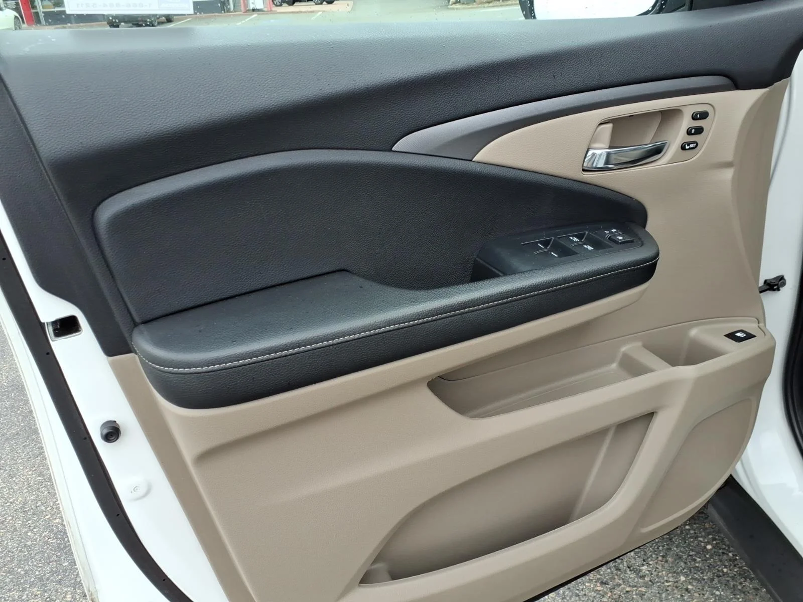 Used 2023 Platinum White Pearl Honda RTL image 9
