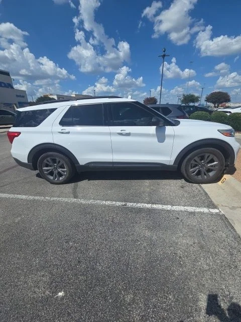 Used 2021 Oxford White Ford XLT image 1