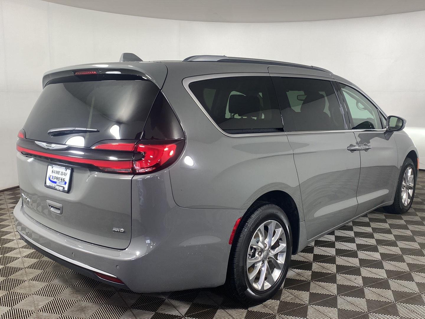 Used 2021 Ceramic Gray Clearcoat Chrysler Touring L AWD image 3