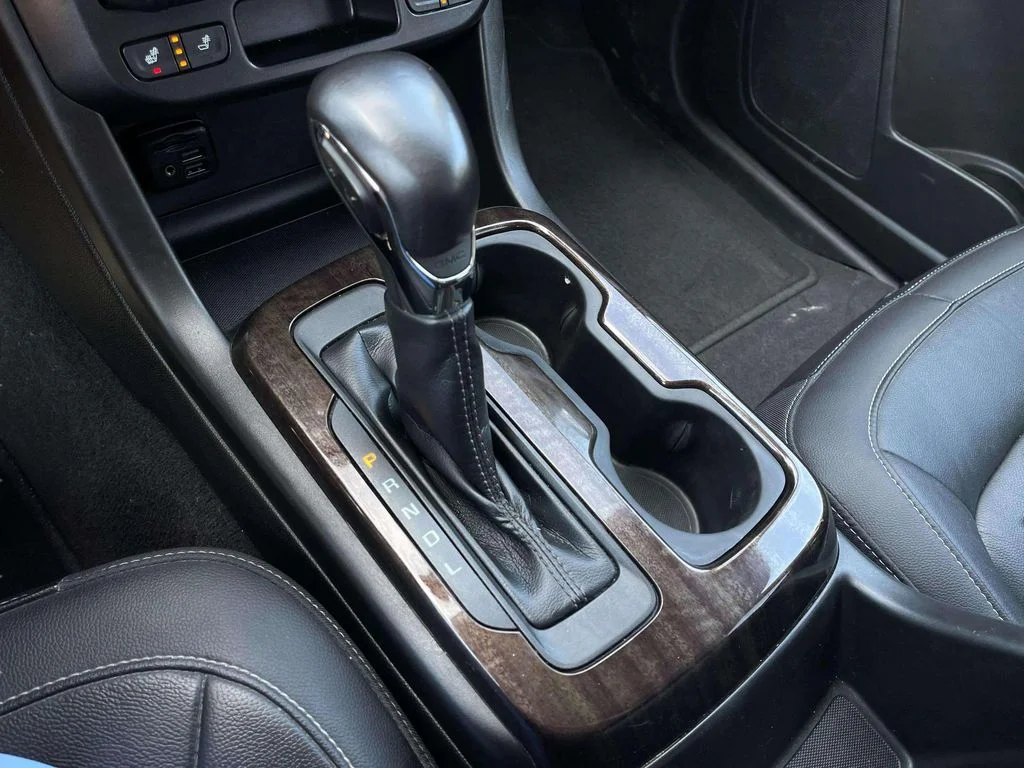 Used 2022 Summit White GMC Elevation image 15