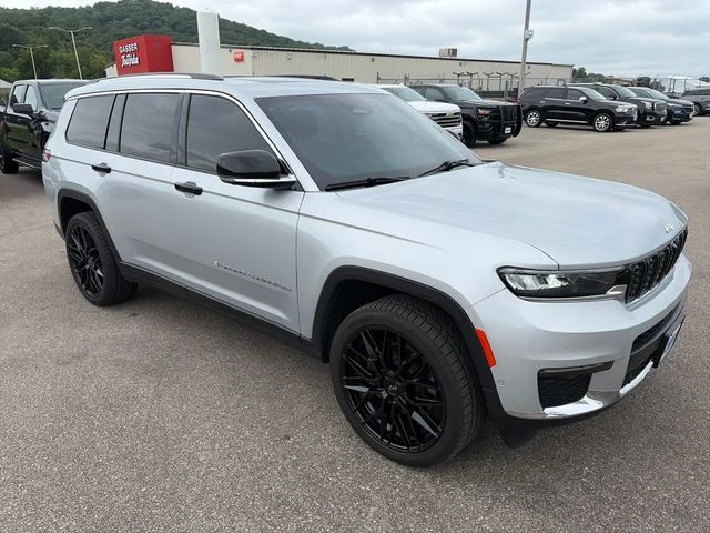 Used 2024 Silver Zynith Jeep Limited image 10