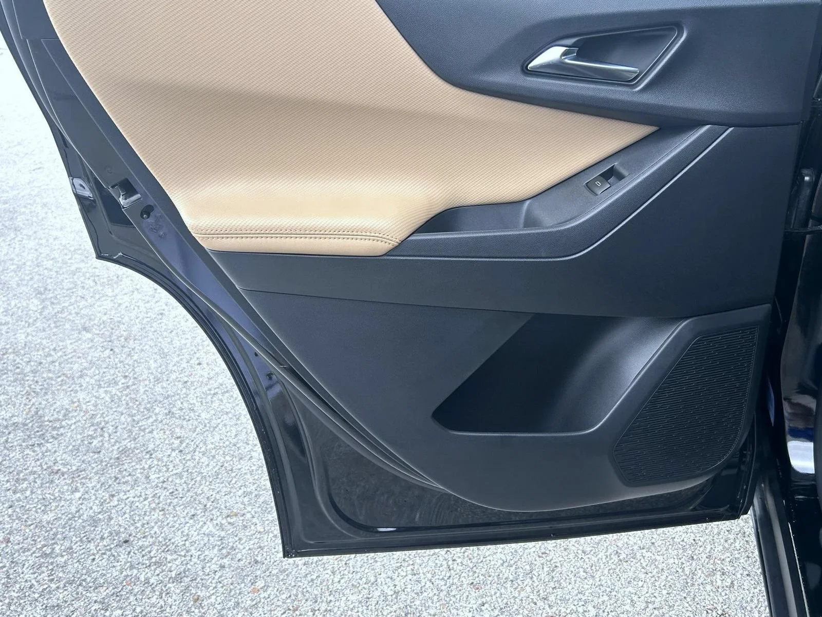 New 2026 Mosaic Black Metallic Chevrolet ACTIV image 19
