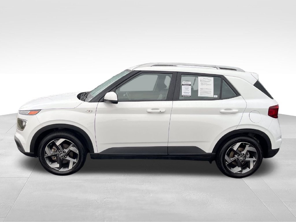 Used 2025 White Hyundai SEL image 2