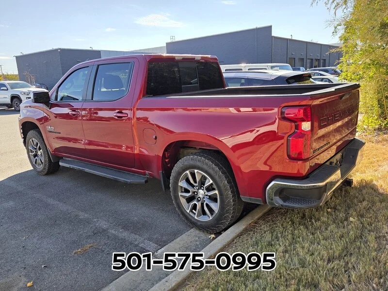 Used 2021 Cherry Red CHEVROLET LT image 3