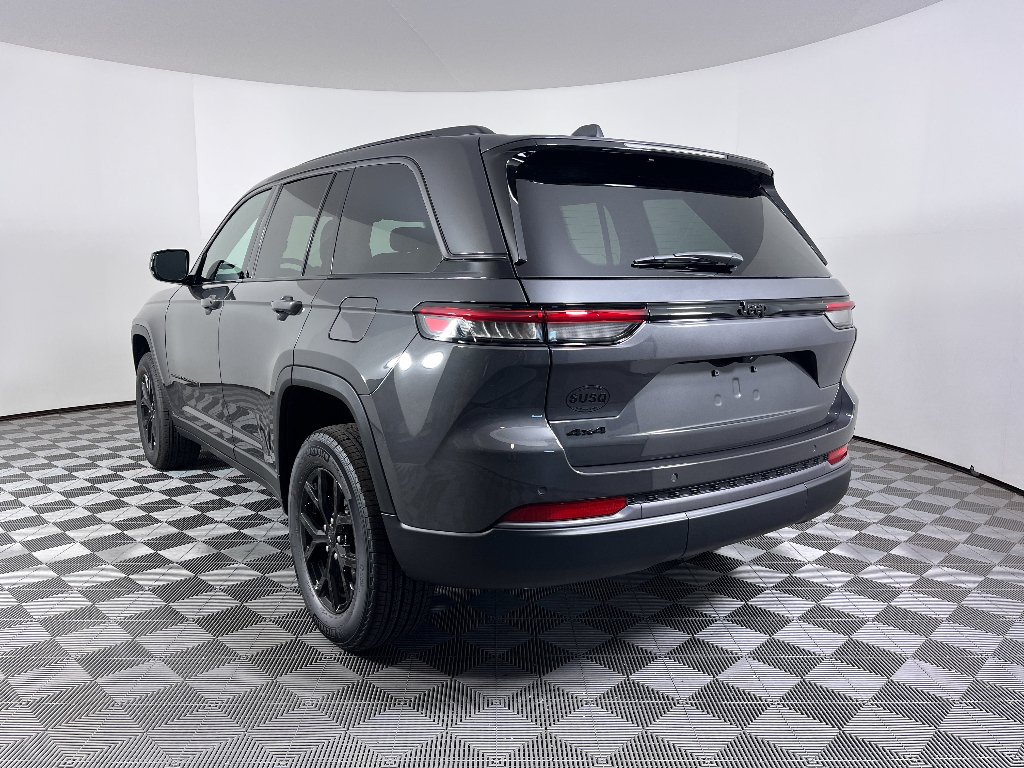 New 2026 Baltic Gray Metallic Clear-Coat Exterior Paint Jeep Laredo Altitude image 21