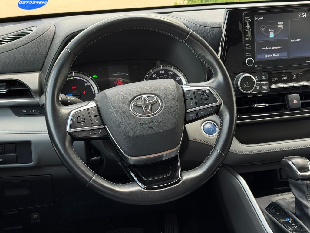 2021 Toyota Highlander LE - Photo 25