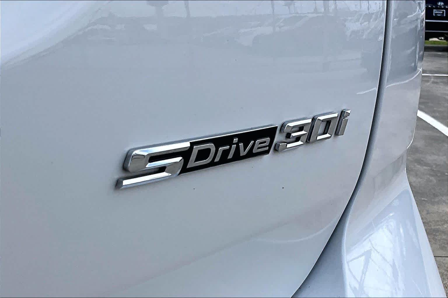 Used 2024 Alpine White BMW sDrive30i image 9