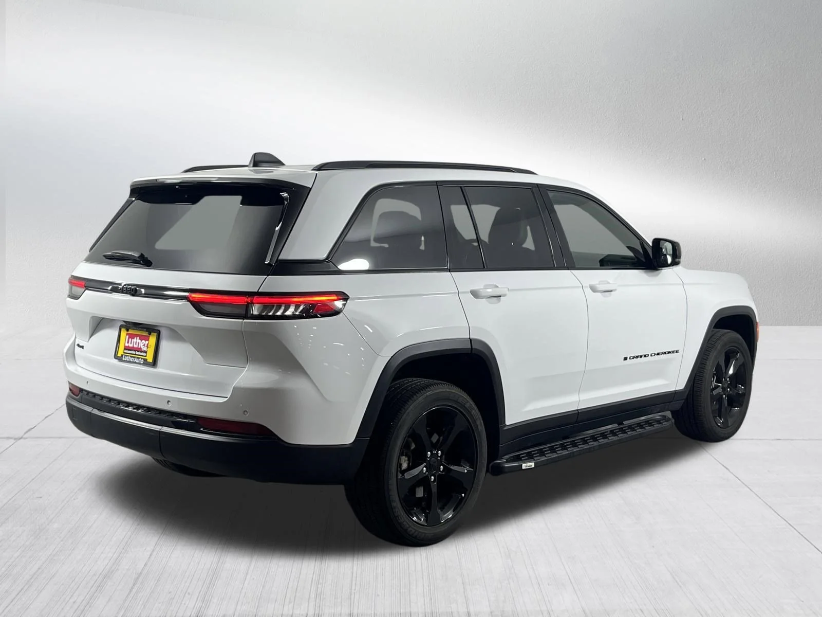 Used 2022 Bright White Clearcoat Jeep Altitude image 7