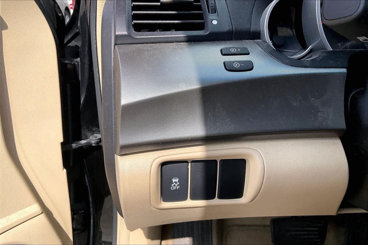 Used 2010 Crystal Black Pearl Acura  image 29