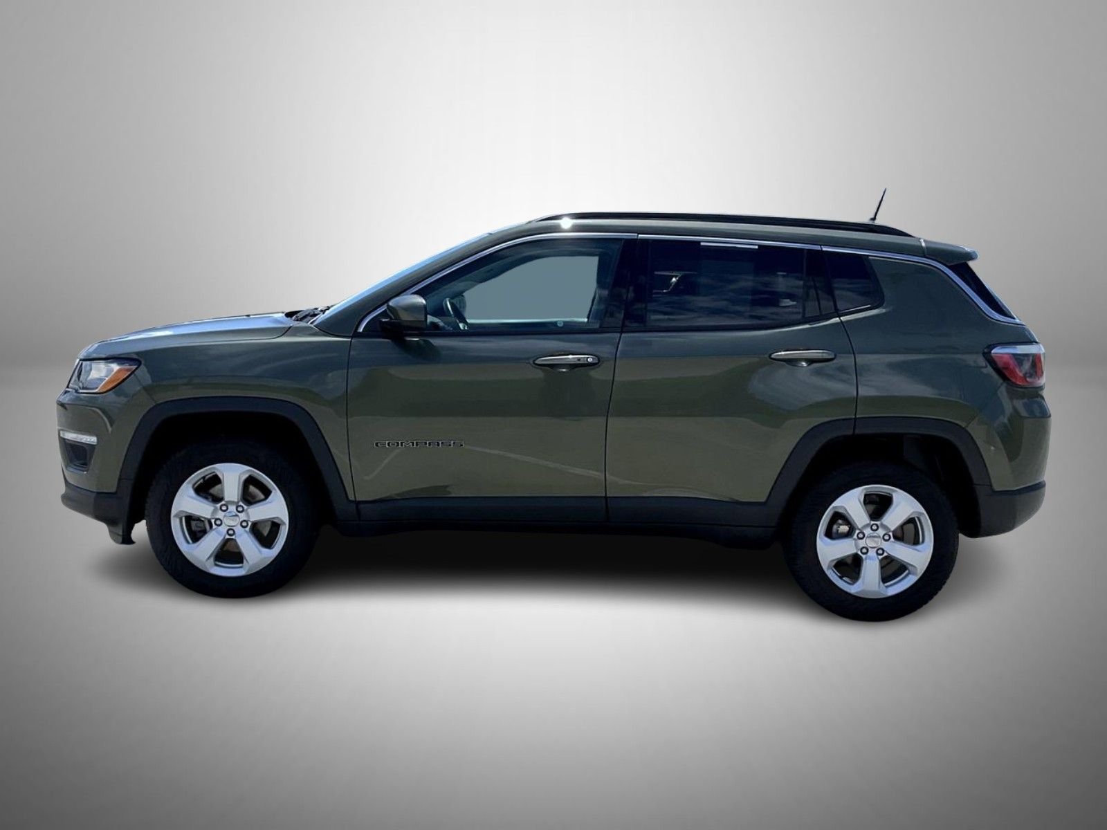 Used 2018 Green Jeep Latitude image 8