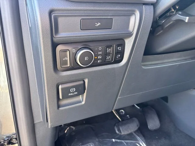 New 2026 Carbonized Gray Metallic Ford XLT image 18