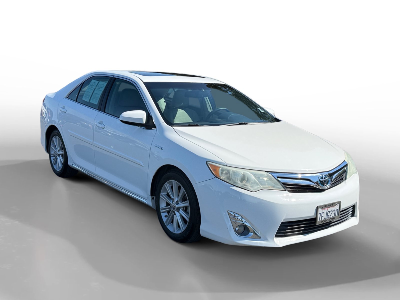 Used 2014 Super White Toyota XLE image 7