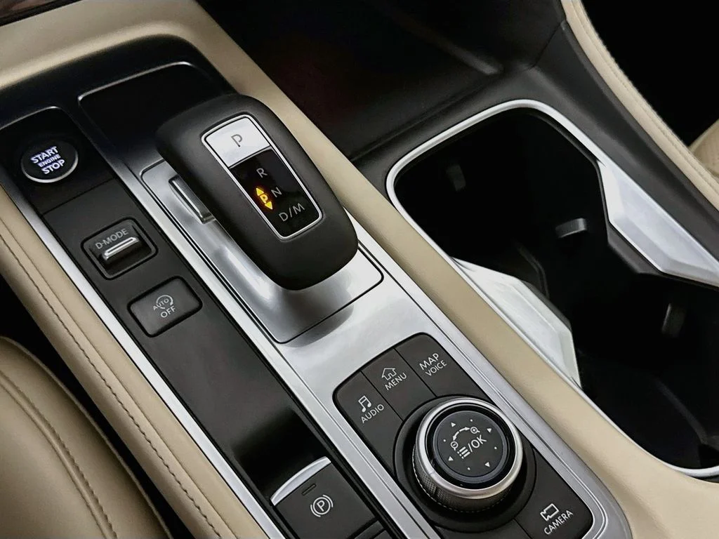 Certified Used 2024 Silver INFINITI LUXE image 23