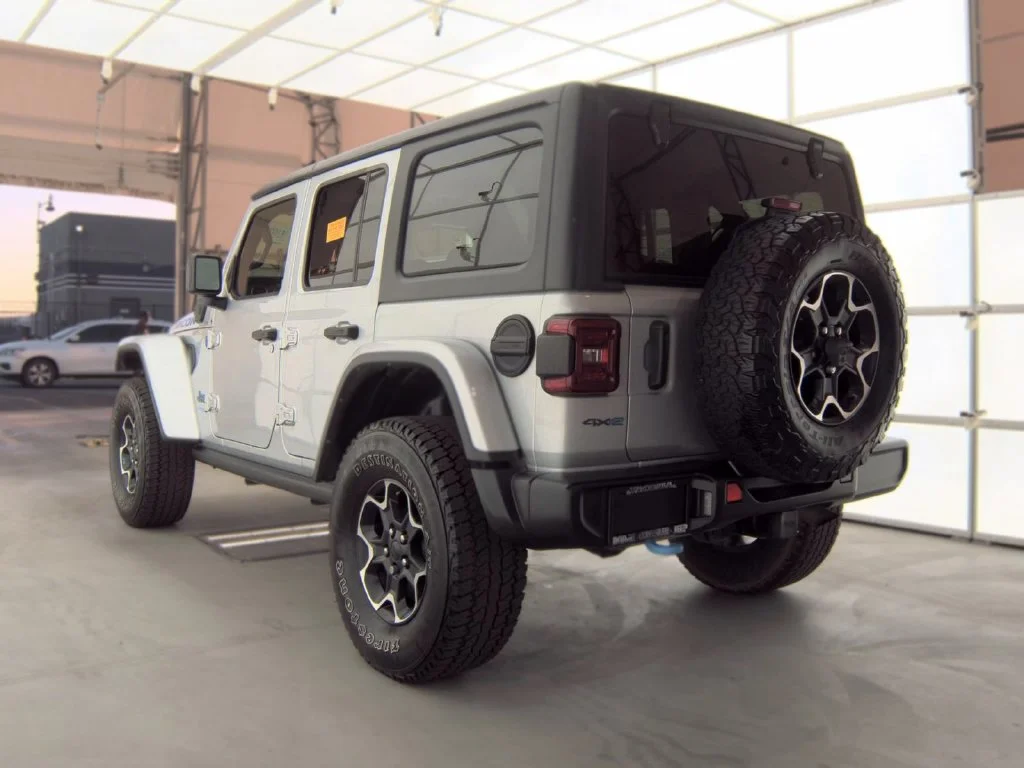 Used 2022 Silver Jeep Unlimited Rubicon 4xe image 4