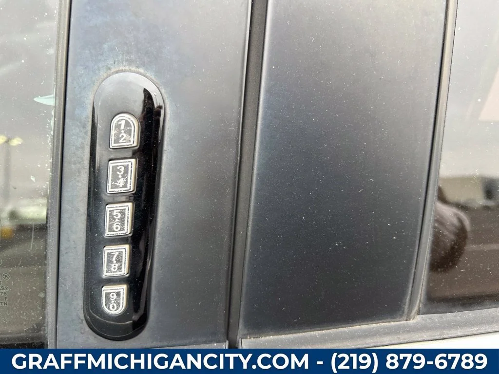 Used 2007  Mercury Base image 11